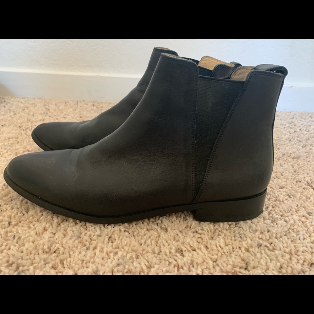Very lightly worn nisolo Chelsea boots